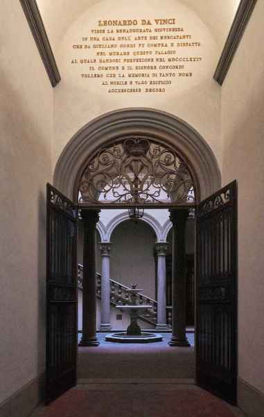 Scritta celebrativa di Leonardo all