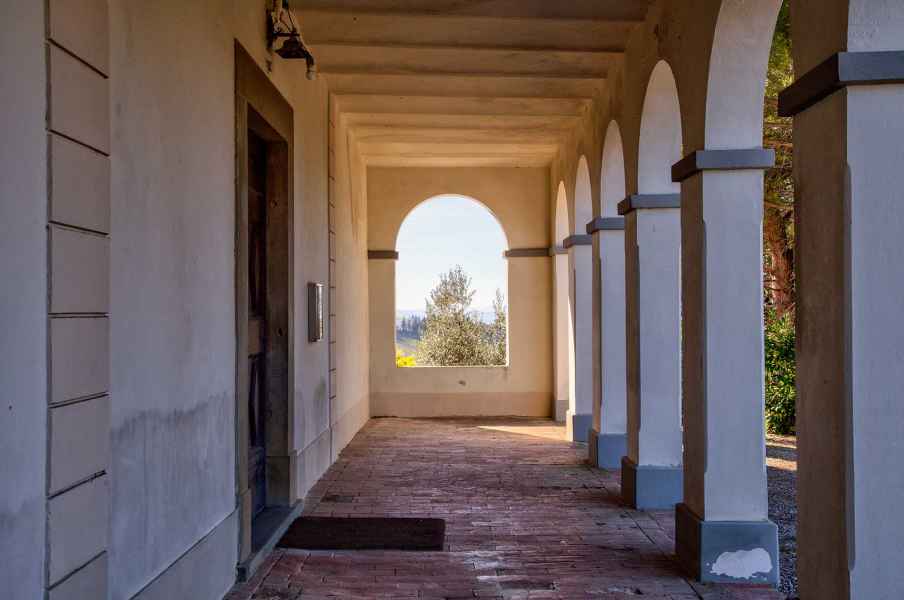 Portico della Chiesa a Bottinaccio, Montespertoli