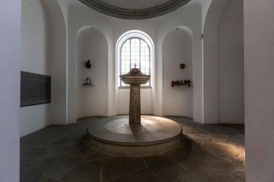 Fonte battesimale di Leonardo, Battistero nella Chiesa di Santa Croce, Vinci