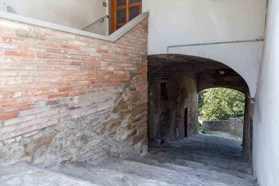 Il passaggio coperto che conduce alla strada per San Pantaleo, Vinci