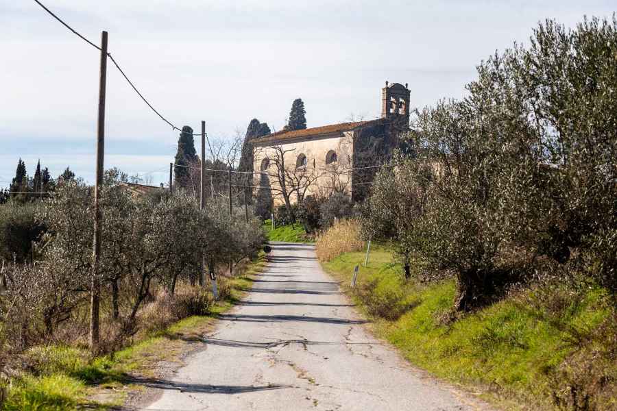 Vista della Pieve di San Donato in Greti, Vinci