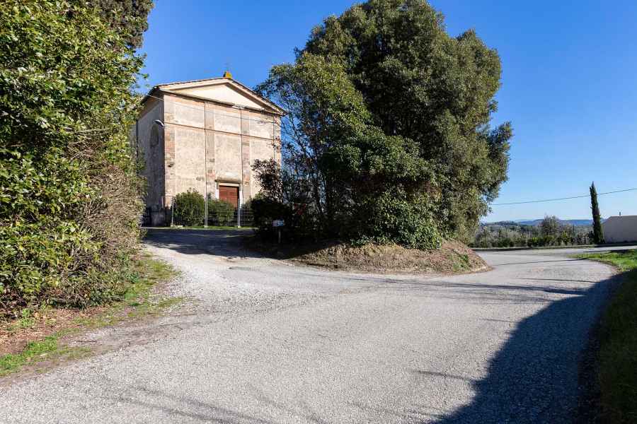 Facciata della Pieve di San Donato in Greti, Vinci 