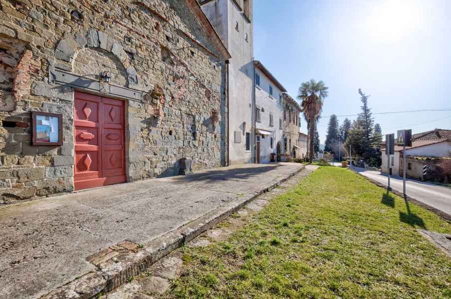 Ingresso della Pieve di San Giovanni Battista a Sant