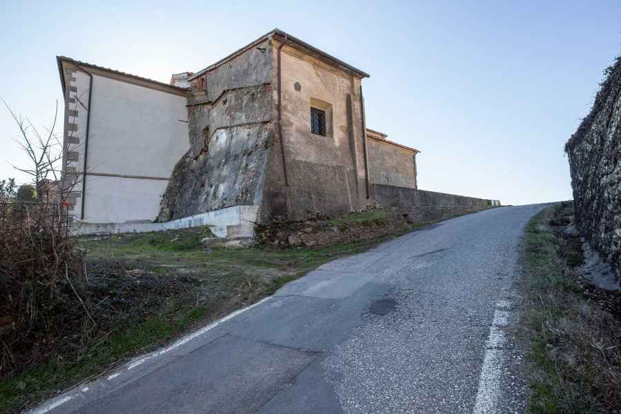 Vista posteriore della Pieve di San Giovanni Battista a Sant