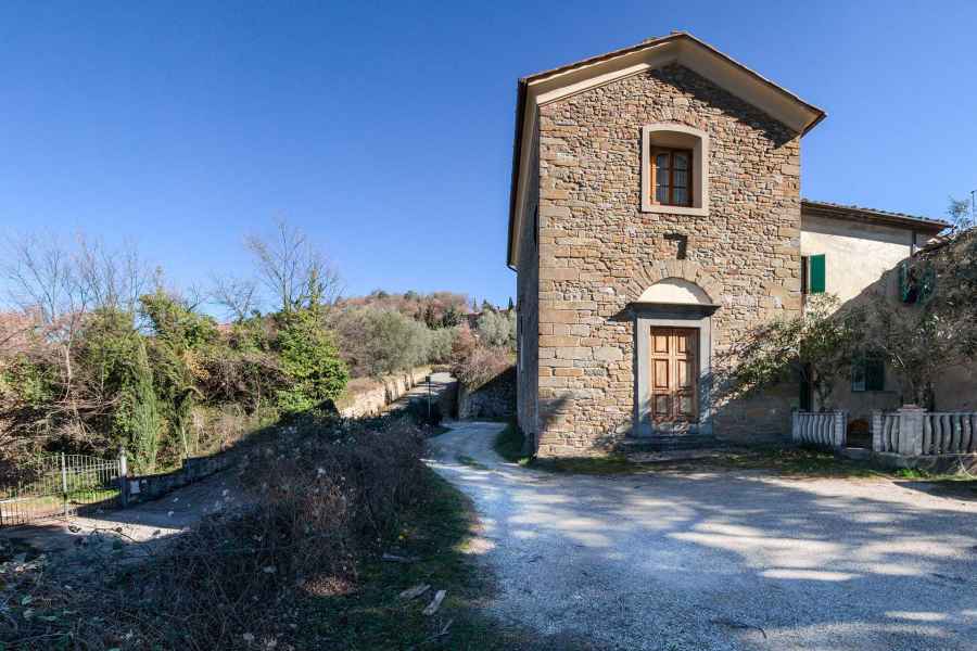 Facciata della chiesa di Santa Lucia a Paterno, Vinci
