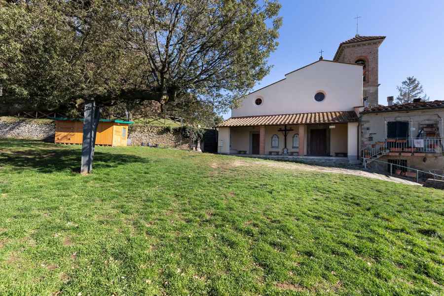 Facciata della Chiesa di Santa Maria a Faltognano, Vinci