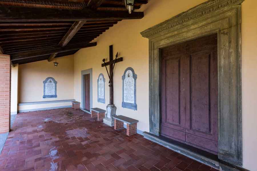 Portico della Chiesa di Santa Maria a Faltognano, Vinci