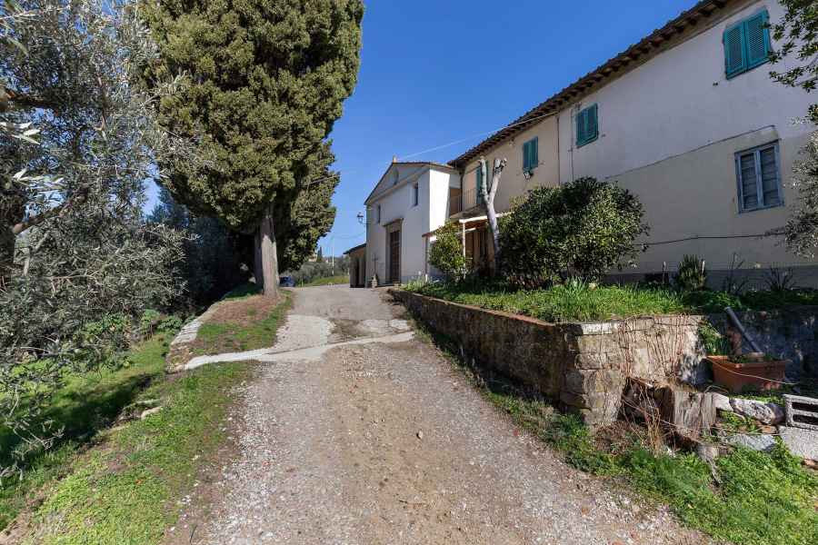 Vista della Chiesa di Santa Maria al Pruno ad Orbignano, Carmignano