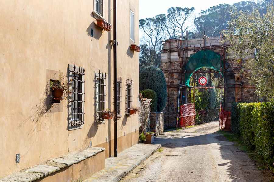 Ingresso del Barchetto della Pineta, Carmignano