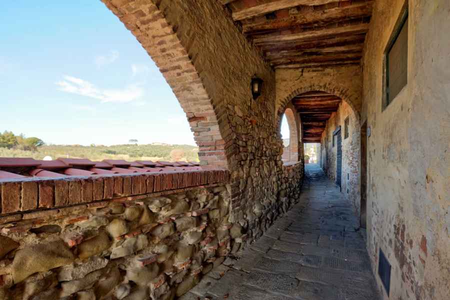 Porticato accanto alla Biblioteca Leonardiana, Vinci