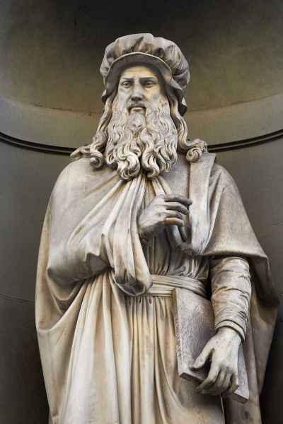 Statua di Leonardo nel Loggiato degli Uffizi