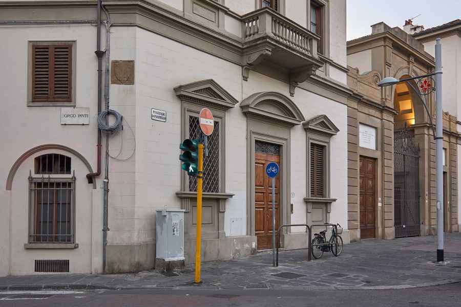 Lapide indicante la posizione di Porta a Pinti, Firenze