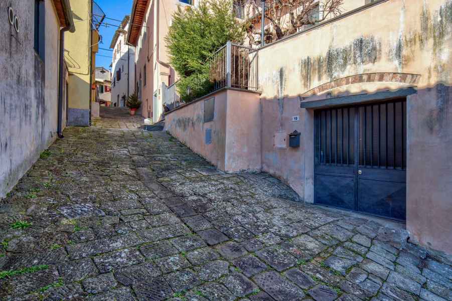 Vicolo a Capraia, Capraia e Limite