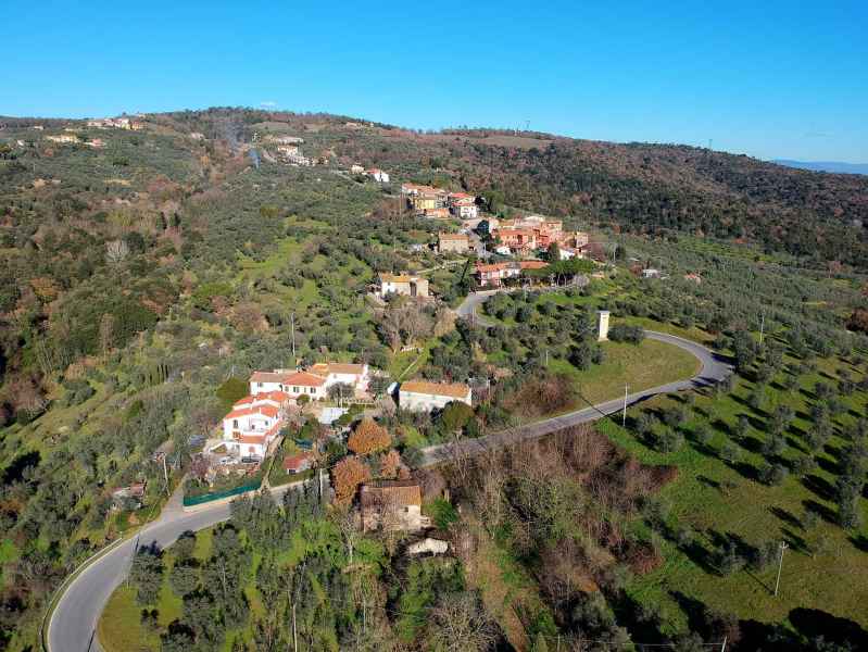 Panorama di Castra, Capraia e Limite