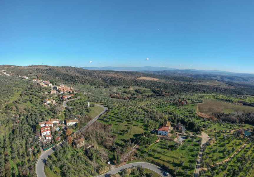 Panorama di Castra, Capraia e Limite
