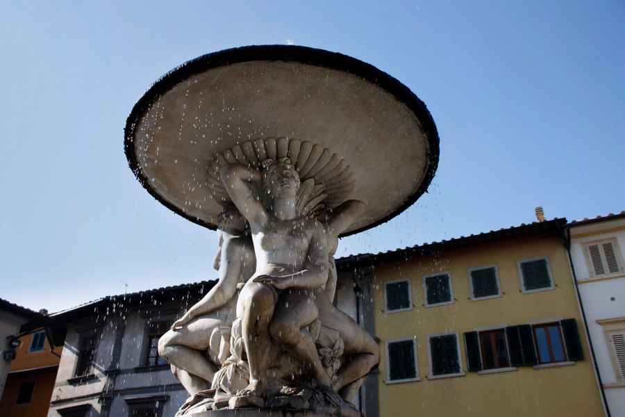 Dettaglio della Fontana dei Leoni in Piazza Farinata degli Uberti, Empoli