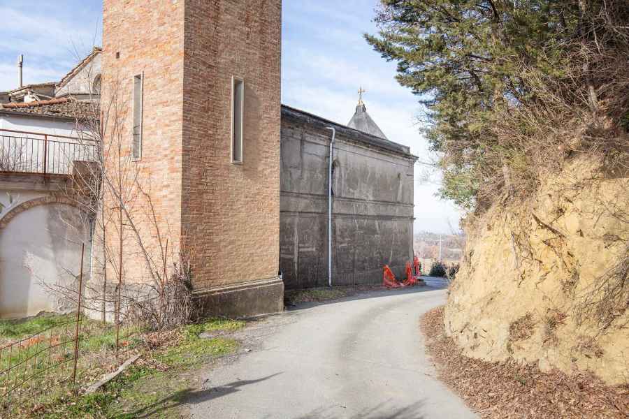 Vista laterale della Chiesa di San Martino a Catignano, Gambassi Terme
