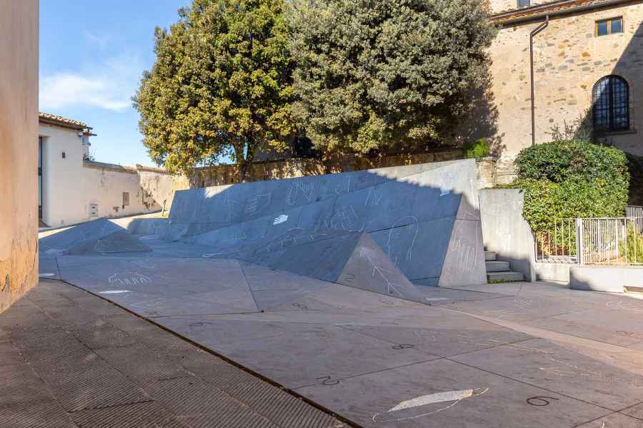 The new  piazza Guidi redesigned by the artist Mimmo Paladino, Vinci