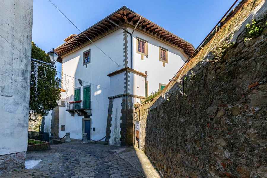 Building in Montevettolini, Monsummano