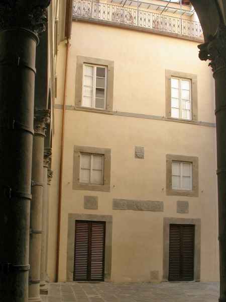 Courtyard of Palazzo Rucellai, Florence