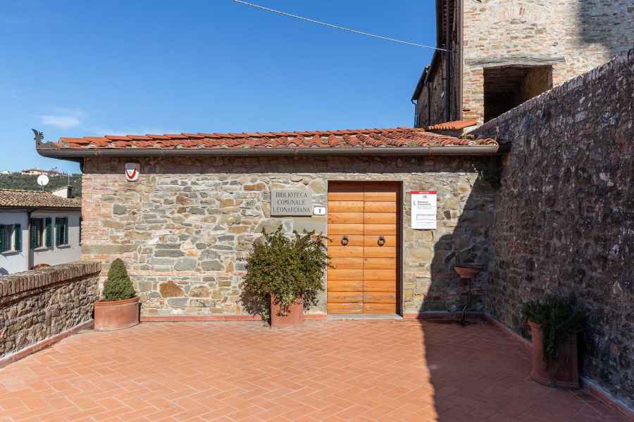 Façade of the Biblioteca Leonardiana, Vinci