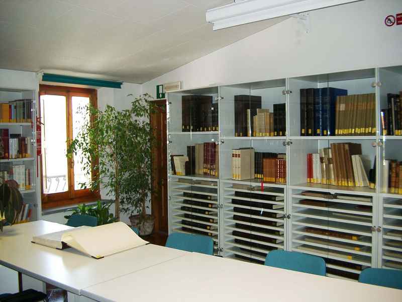 Archive material of the Biblioteca Leonardiana, Vinci