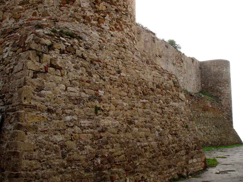 Leonardian walls, Piombino