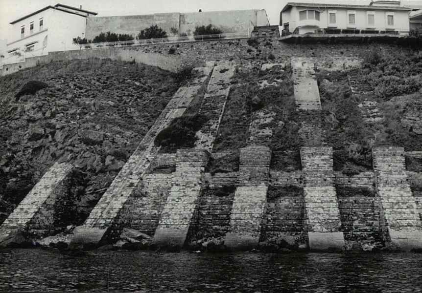 Piombino: buttresses towards the sea of the Cittadella