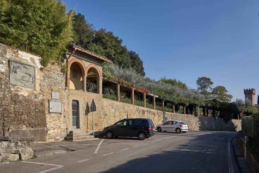 Plate dedicated to Leonardo da Vinci and the flight at the curve of Regresso in Fiesole