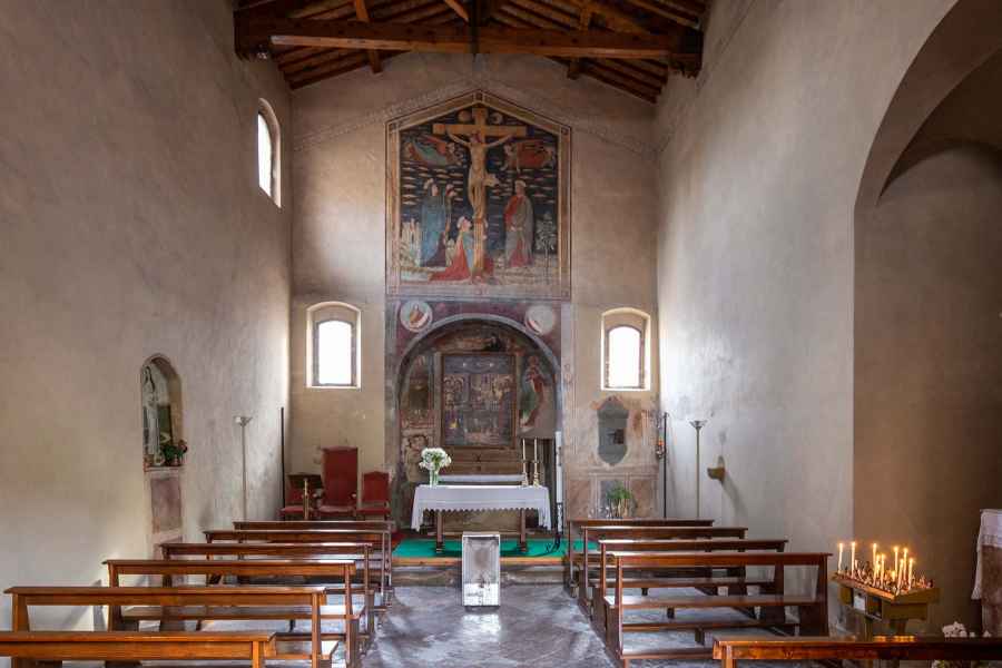 Interior of the church of Santi Lorenzo e Barbara, Castelnuovo d
