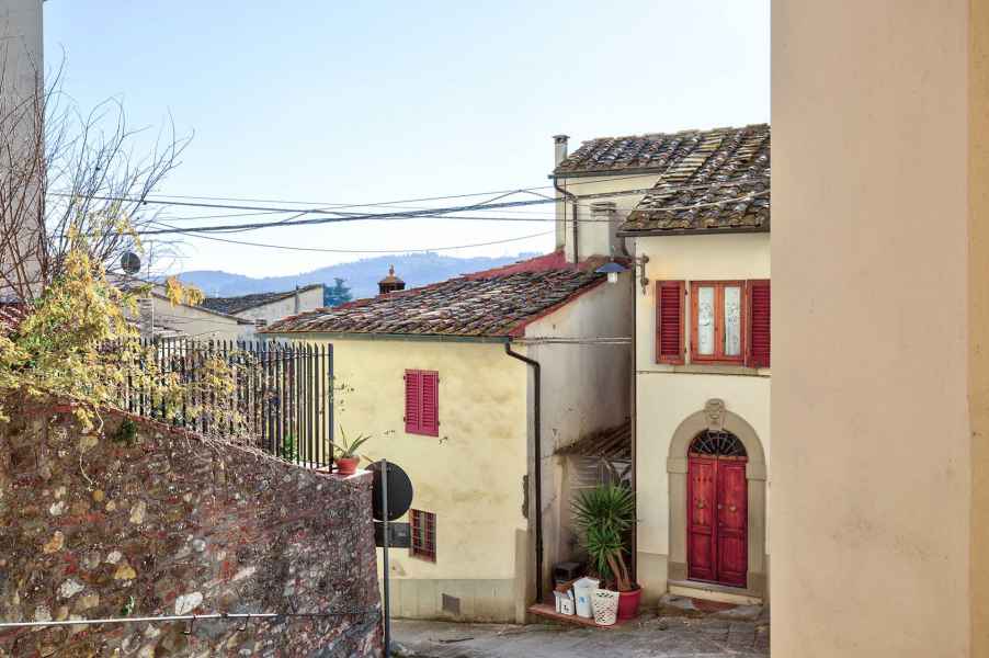Dwellings in Capraia, Capraia e Limite