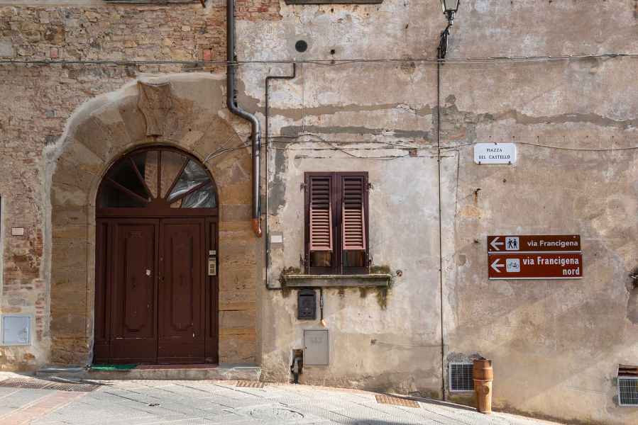 Piazza del Castello, Gambassi